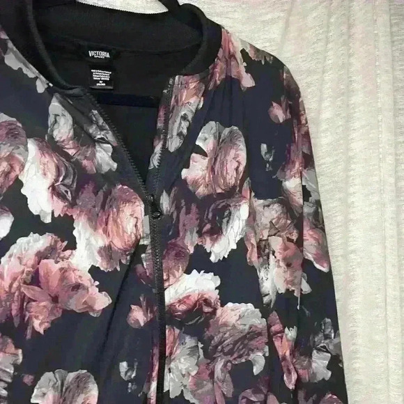 Victoria’s Secret Victoria Sport Floral Design Size Medium - Picture 6 of 15